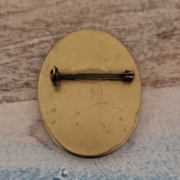 Vintage Santa Claus Hand painted look and brass back Brooch - Picture 2 of 3